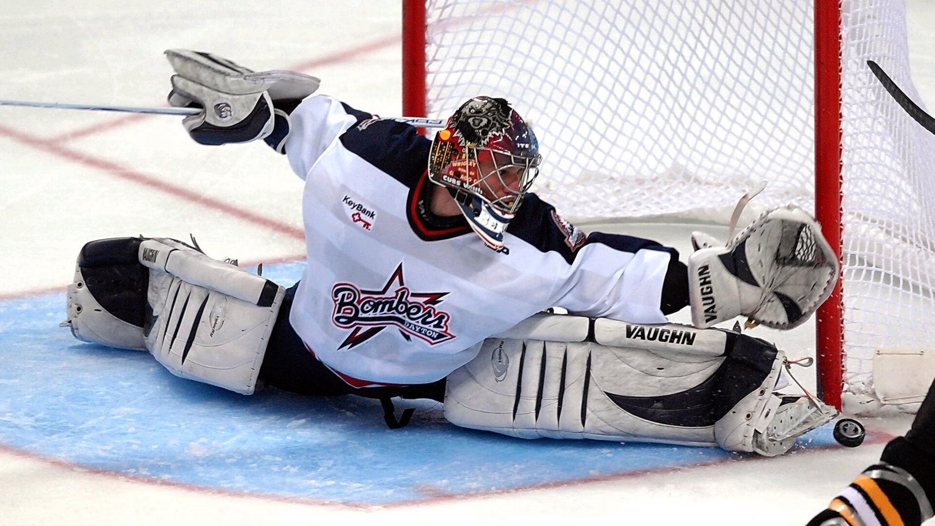 双方均有破门良机，战局胶着