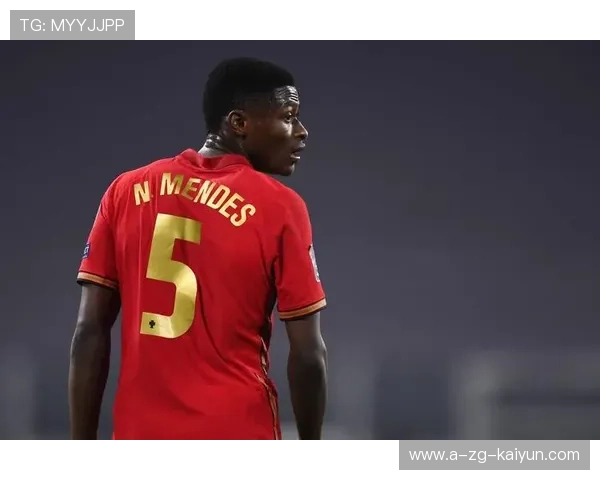 巴黎边路快速叠加优势，努诺·门德斯脚下速度飞快